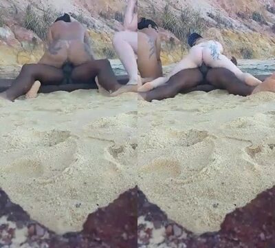 Grande negra polla follando estos dos hotties en la playa