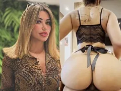Rubia cabalgando la polla de espaldas a la cámara