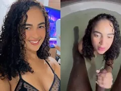 Morena alcanzando el clímax en el jacuzzi