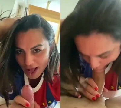 Esta zorra cayó sobre su polla y chupó hasta que salió leche