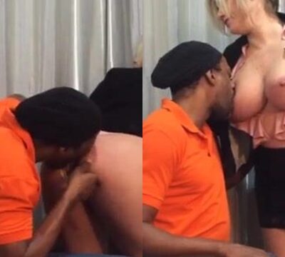 Hombre chupando las tetas y el culo de su mujer