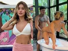 Rubia folla en la bañera con un nuevo chico cachondo
