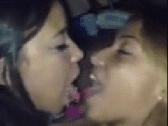 Muy caliente novia trae su mejor amigo para tríos en vídeo porno casero