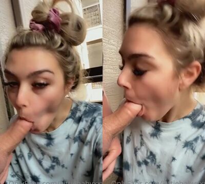 Rubia golosa haciéndole una mamada a su novio