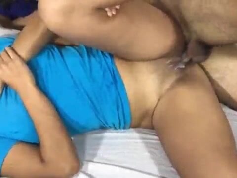Le masturbé el coño a mi esposa y la hice correrse