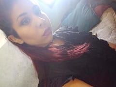 Una traviesa pelirroja argentina, chupó la polla de su novio con estilo y se corrió en su cara