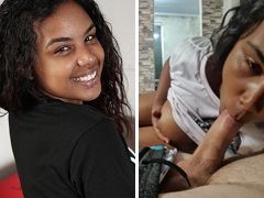 Deliciosa joven mulata chupando y dando su coño a cuatro patas