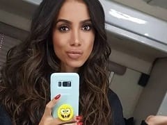 En la cuarentena, mujer hizo un entrenamiento en directo en bikini, mostrando su tonificado cuerpo y haciendo movimientos sexys