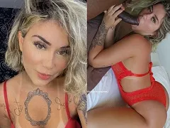 Mujer chupándosela al negro