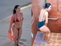 Mujer mostrando su coño en la bañera