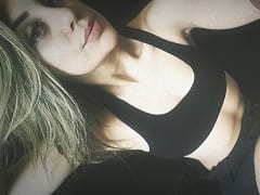Deliciosa Mujer Se Pone A Cuatro Patas Para Que Su Novio Le Entierre La Polla Y Graba Un Vídeo Casero