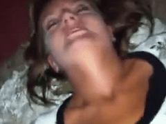 Chico teniendo sexo extremo con una corona muy caliente y traviesa que le encanta follar