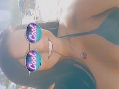 Dos Cariocas Calientes De La Zona Sur De RJ Fueron A La Playa Y Se Pusieron Un Bikini De Cinta Aislante Y La Traviesa Hizo Un Video Presumiendo Y Mostrando A Su Amiga