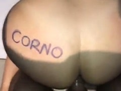 Esposa traviesa follando con su amigo y filmandolo para que su cornudo lo vea