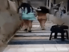 Grabación amateur de la mejor amiga dándosela a su marido y siendo pateada desnuda