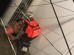 Grabación amateur brasileña de esta morena chupándole la polla al repartidor