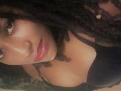 La mulata traviesa  le da un golpe de nervios a la polla de su novio y graba un vídeo porno casero para colgarlo en la red