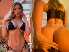 Mujer cabalgando con fuerza sobre el gran poste
