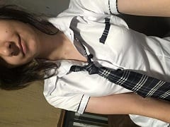 Mujer Con Pierced Pechos Naturales Se Sentó Duro En Un Consolador Grande Entonces Masturbated Acostado Mientras Graba Un Video