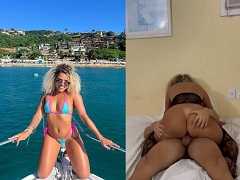 Morena traviesa con el pelo rizado sentada duro en la polla