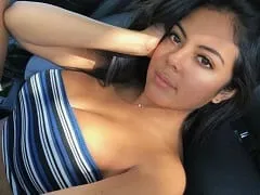 La deliciosa culona colombiana le encanta grabar videos mostrando su cuerpazo y su trasero gigante