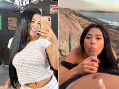 Mujer chupó en la playa y se sentó en la polla