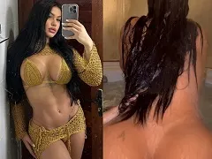 Mujer con el culo caliente follando en la bañera