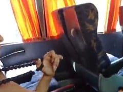 Caídos en la Red – Increíble vídeo amateur de una pareja follando en el autobús y un amigo filmándolo