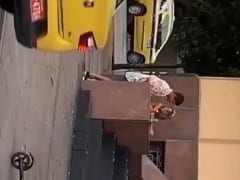 Carnaval 2020: Rubia traviesa pillada dando su coño a cuatro patas a plena luz del día en las calles de RJ – amateurs