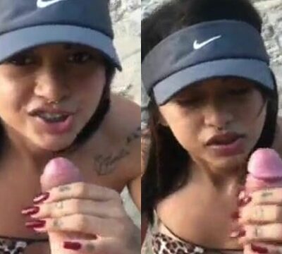 Chica joven traviesa chupando una polla gruesa en la playa