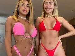Dos mujers las abogadas chupándosela mutuamente