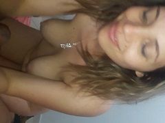 Deliciosa pequeña mujer dando un codicioso oral – pornhub