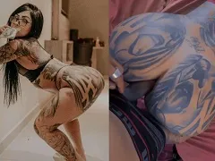 Mujer dando su culo apretado a cuatro patas con una erección