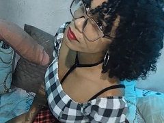 Mujer chupando la polla de su novio