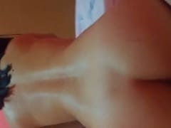 Una espectacular morena se sentó en la espalda de su novio y volvió loco de placer a su pareja – Aficionados
