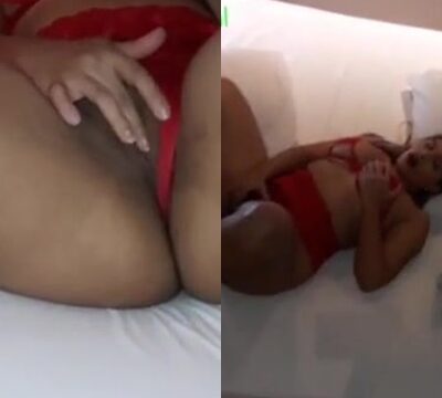 Mujer masturbándose muy sabrosa