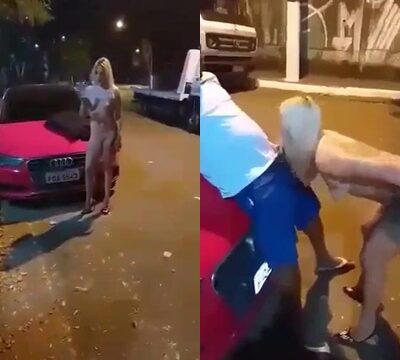 Mujer traviesa chupando la polla de un hombre en público
