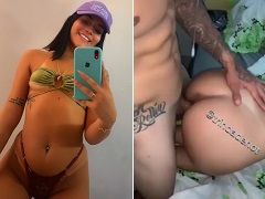 Mujer dando su apretado coño a cuatro patas