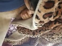 Otro sensacional vídeo amateur con esta deliciosa ninfa haciendo una sabrosa mamada