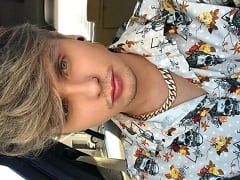 Hombre y Youtuber hizo una videollamada con un bombón en la mayor puta y se lució jugando a chocar puños