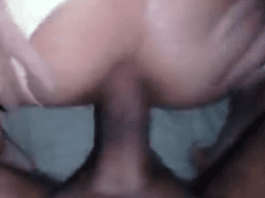 Chico caliente haciéndoselo con chica de barrio muy caliente – 18 años