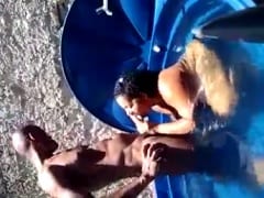 Otro video amateur superior con ¡esta corona cachonda chupando la polla del hombre grande con gusto