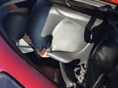 Otro sensacional video amateur brasileño con esta traviesa esposa que tuvo sexo con su amante en el coche de su marido