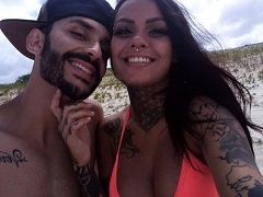 Mujer teniendo sexo con su novio embarazado