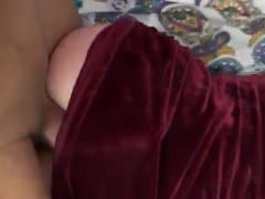 Caliente chica delgada levantó su vestido de gamuza y entró en la polla de su hombre mientras filmaba – Amateurs