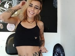 Mujer masturbó su coño cachondo y grabó un vídeo de exhibición amateur
