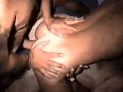 Marido cachondo hace porno casero con su esposa caliente Dos amigos y un montón de doble penetración