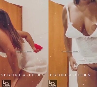 Mujer rubia grande con el coño hinchado