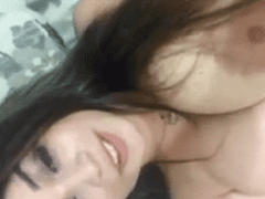 Casero Chica Mostrando Su Sensacional Coño A Su Novio En Webcam