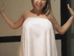 Pechos jóvenes calientes y cara hermosa hacen un video amateur – Caiu na Net